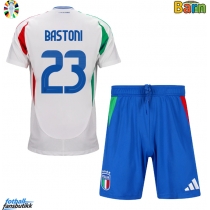 Italia Alessandro Bastoni #23 Bortedraktsett Barn EM 2024 Kortermet (+ Korte bukser)